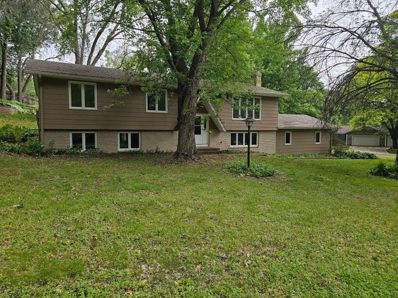 13100 Thomas Ave S, Burnsville, MN 55337