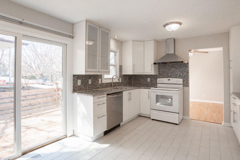 13100 Thomas Ave S, Burnsville, MN 55337
