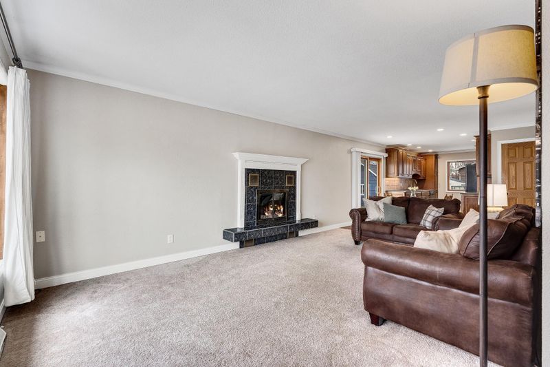 431 S 9th St, La Crescent, MN 55947