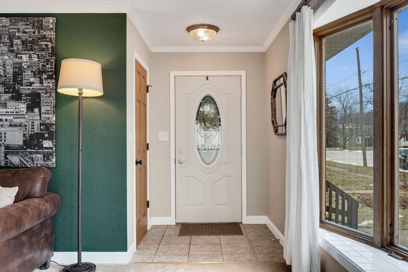 431 S 9th St, La Crescent, MN 55947