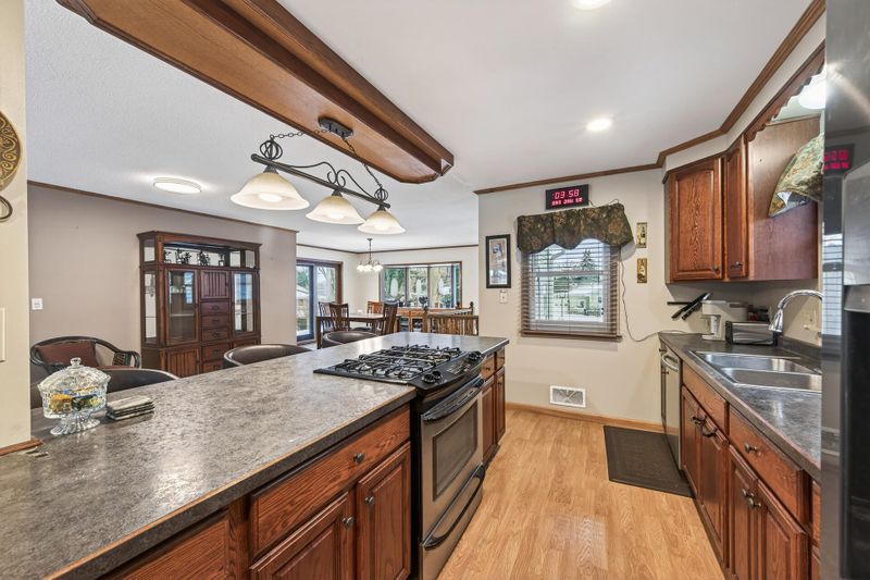 1034 Cobb Rd, Shoreview, MN 55126
