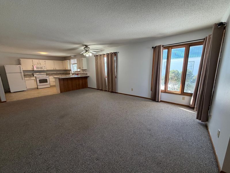 910 2nd St NE, Roseau, MN 56751