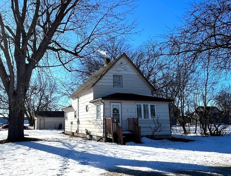 643 1st Ave E, Cambridge, MN 55008