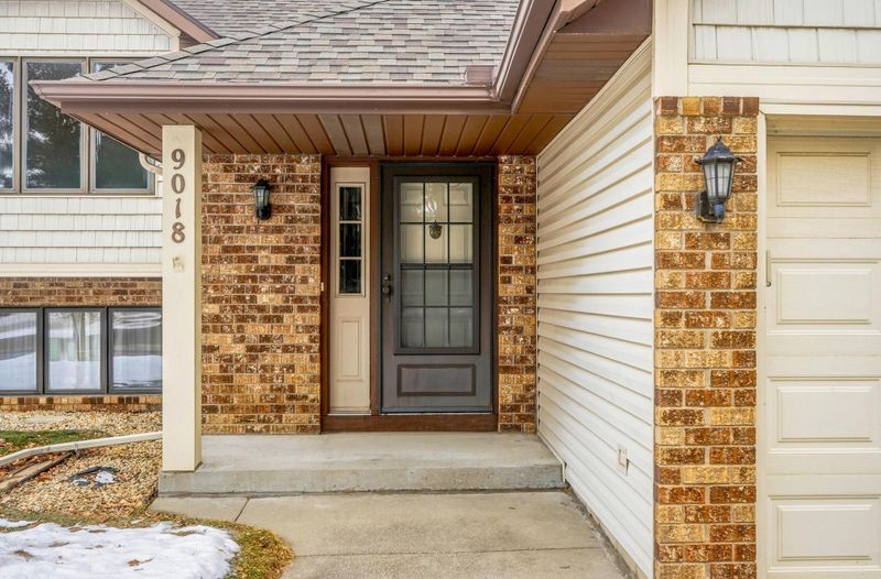 9018 Jareau Ave S, Cottage Grove, MN 55016