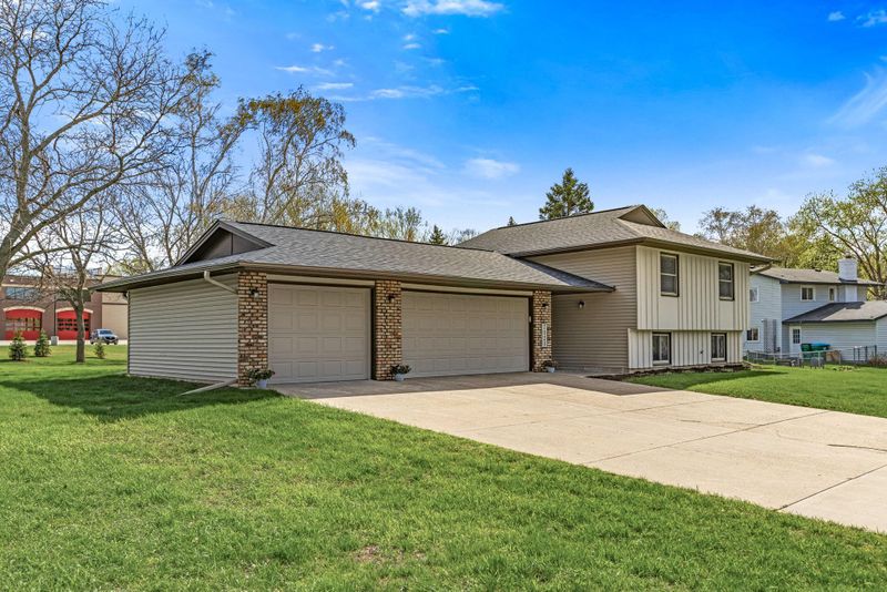 7020 Upper 139th St W, Apple Valley, MN 55124