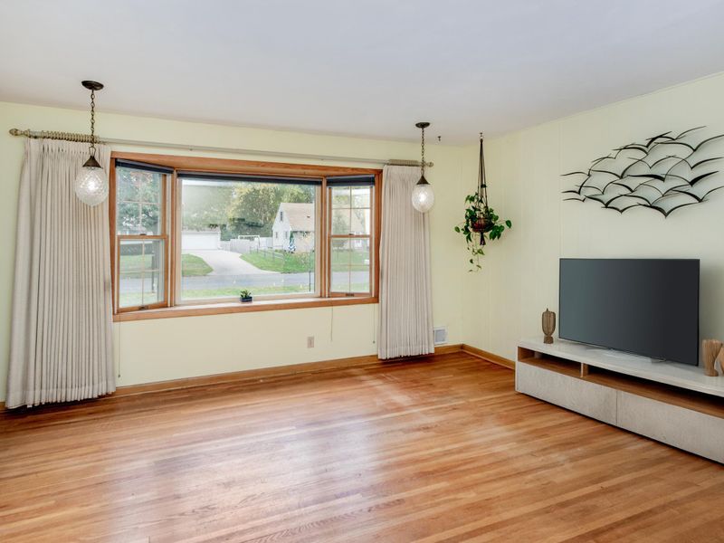 171 Downs Ave, Maplewood, MN 55117