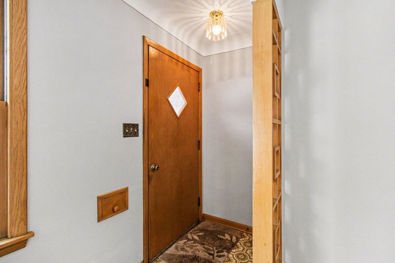 1294 Hall Ave, West Saint Paul, MN 55118