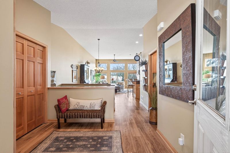 1585 Summit Shores Cir, Burnsville, MN 55306
