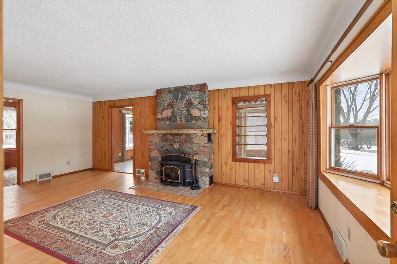 515 County Road B E, Maplewood, MN 55117