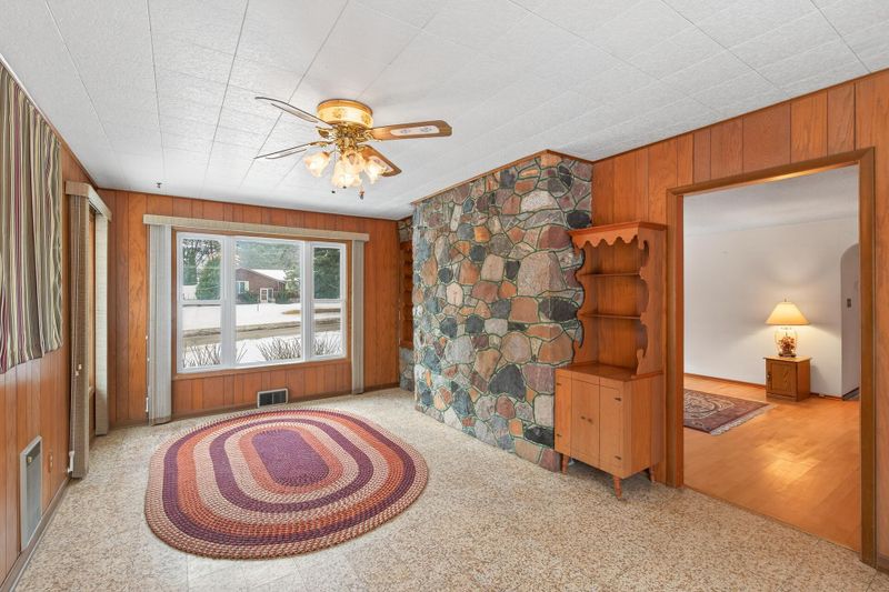 515 County Road B E, Maplewood, MN 55117