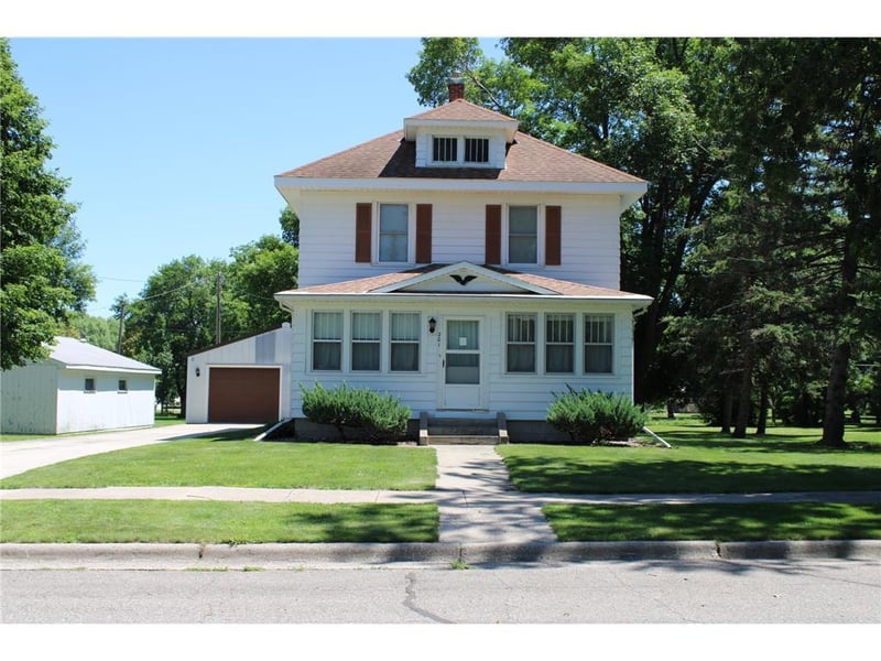 201 3rd St SE, Renville, MN 56284