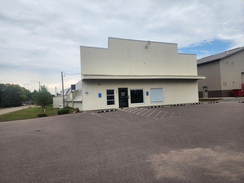 631 W Bridge St, Redwood Falls, MN 56283