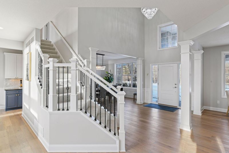 7135 Gunflint Trl, Chanhassen, MN 55317