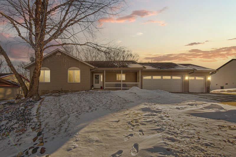 304 Sidney St W, Morristown, MN 55052