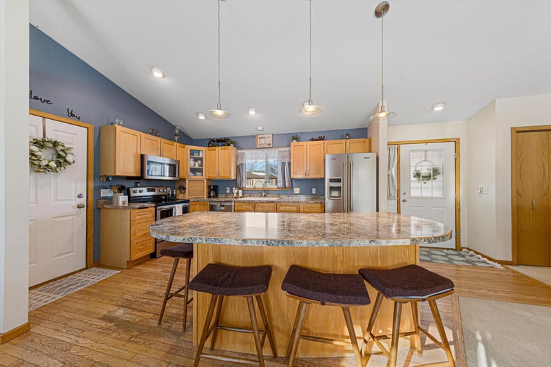 304 Sidney St W, Morristown, MN 55052