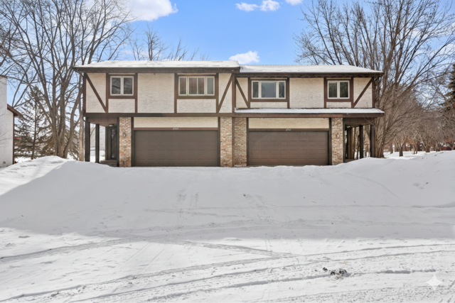 2767 21st St NW, New Brighton, MN 55112
