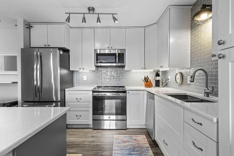 1321 Lake Dr W #216, Chanhassen, MN 55317