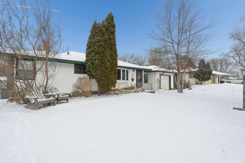 1515 Viking Dr E, Maplewood, MN 55109