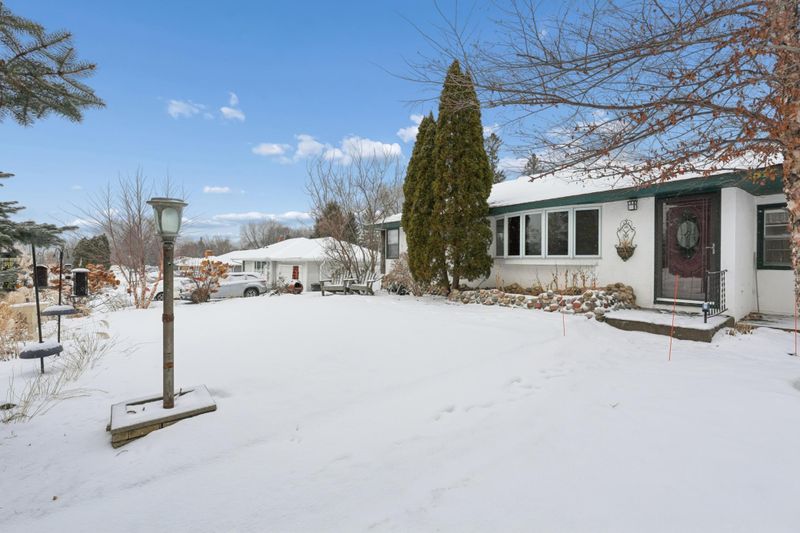 1515 Viking Dr E, Maplewood, MN 55109