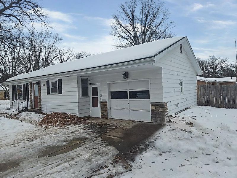 260 7th St NW, Milaca, MN 56353