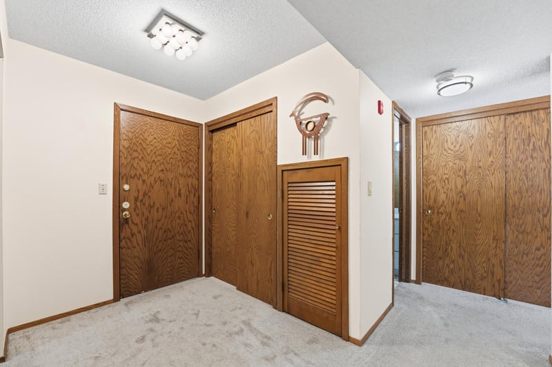 2220 Midland Grove Rd #112, Roseville, MN 55113