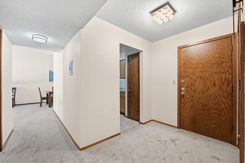 2220 Midland Grove Rd #112, Roseville, MN 55113