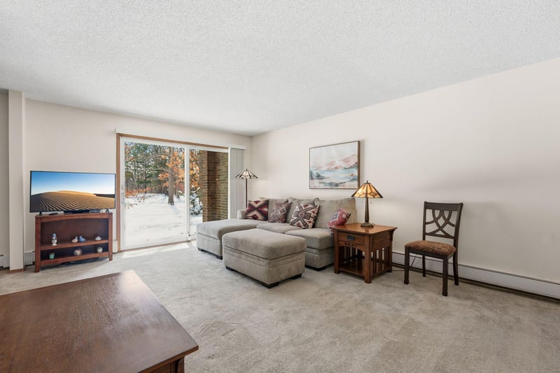 2220 Midland Grove Rd #112, Roseville, MN 55113