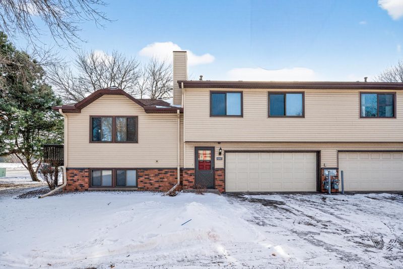 8562 S Maplebrook Cir, Brooklyn Park, MN 55445