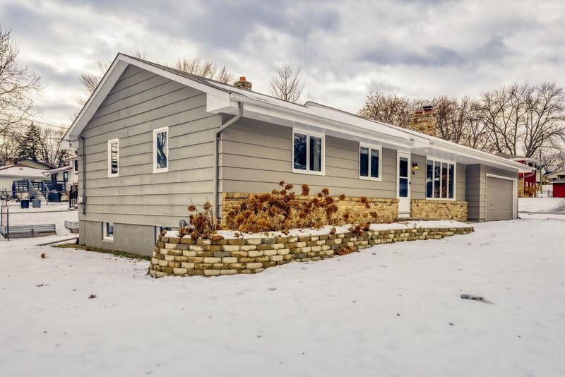 70 W Sandra Lee Dr, Saint Paul, MN 55119
