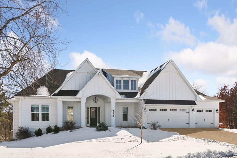 752 Summerbrooke Cir, Eagan, MN 55123