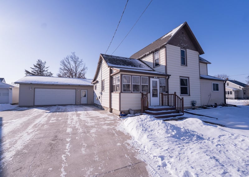 255 W Vine St, Mondovi, WI 54755