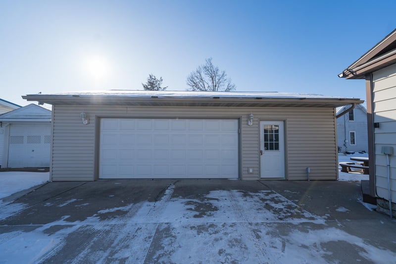 255 W Vine St, Mondovi, WI 54755