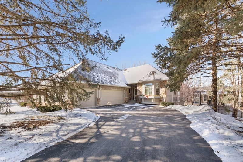 665 Waycliffe Dr N, Wayzata, MN 55391