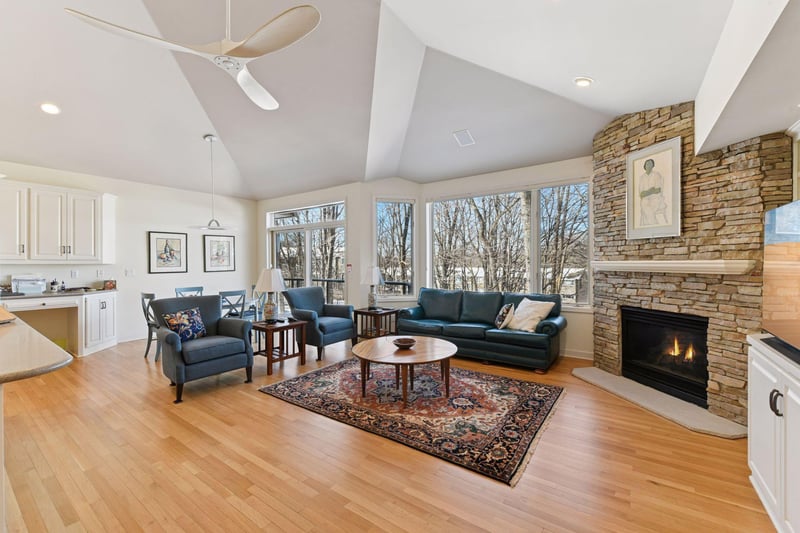 665 Waycliffe Dr N, Wayzata, MN 55391