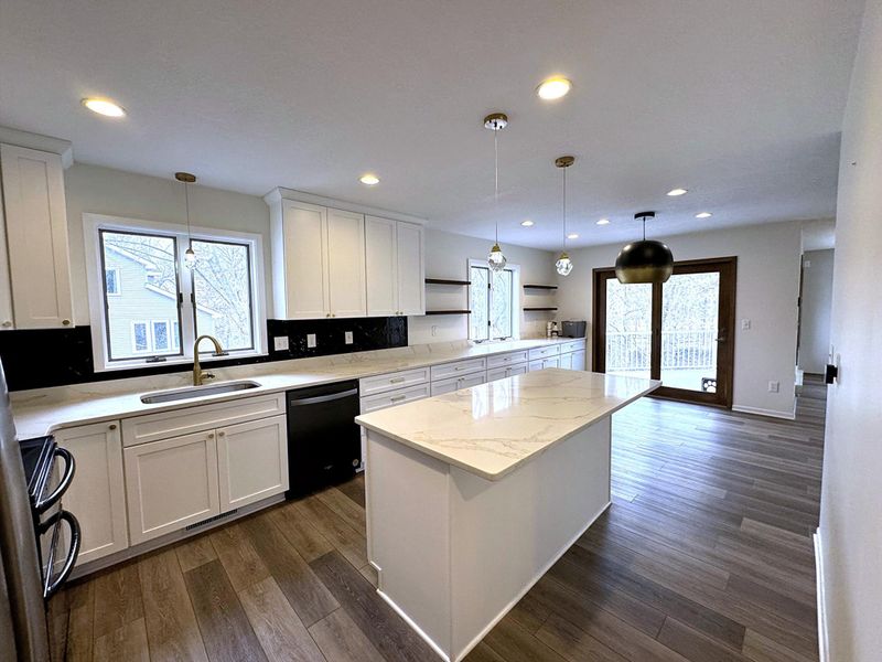 442 Oakhill Rd, Chaska, MN 55318