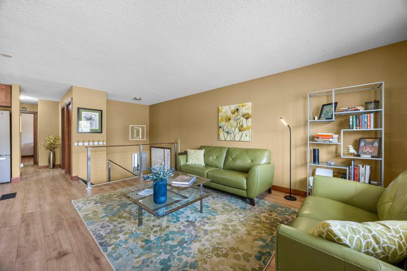 10213 Cavell Cir, Bloomington, MN 55438