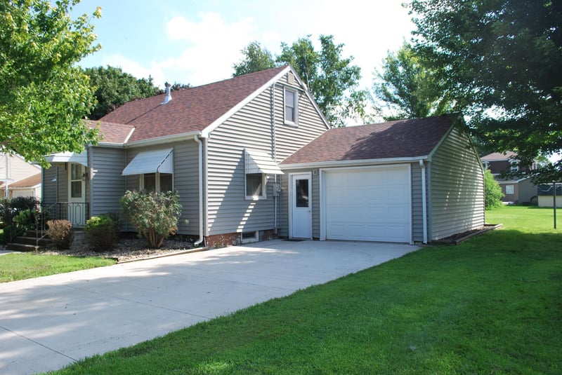 307 S Main St, Sherburn, MN 56171
