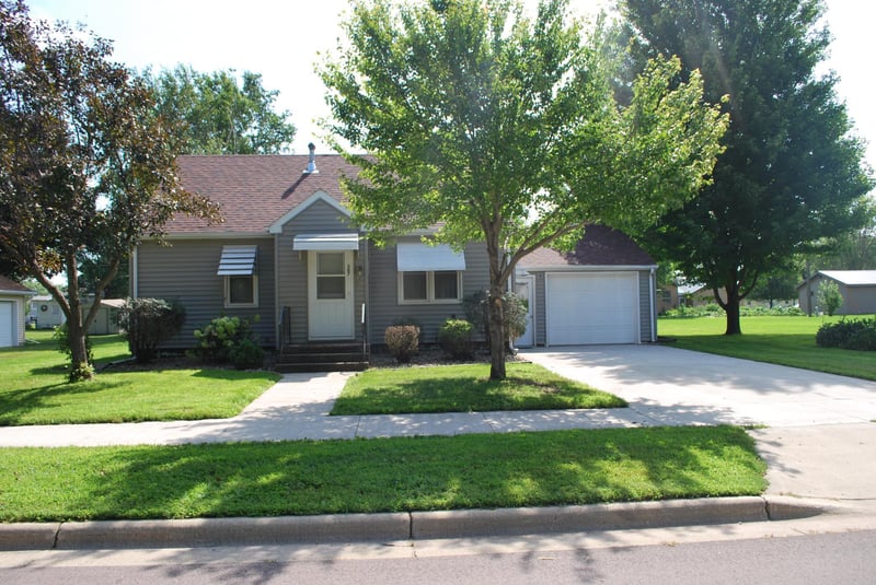 307 S Main St, Sherburn, MN 56171