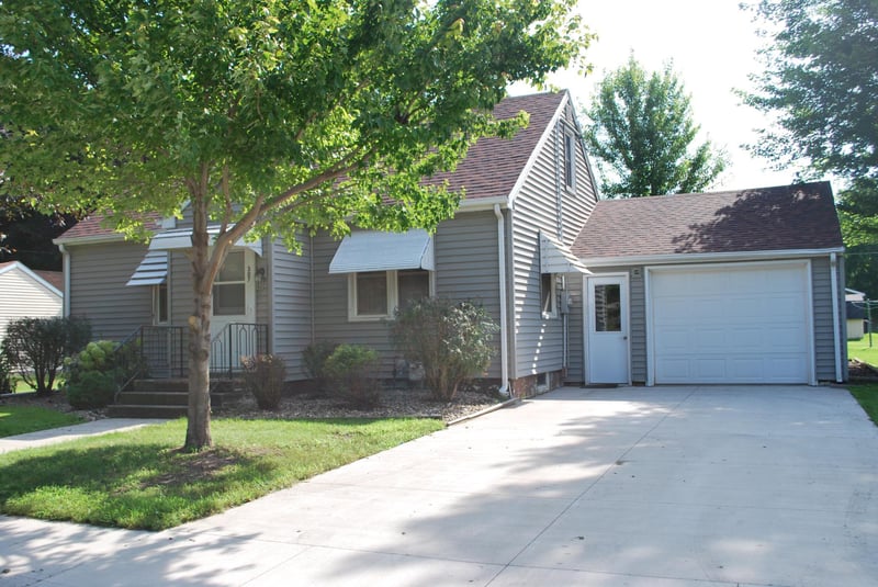 307 S Main St, Sherburn, MN 56171