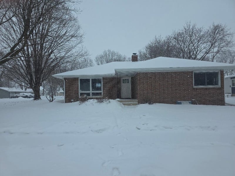 353 1st St, Gaylord, MN 55334