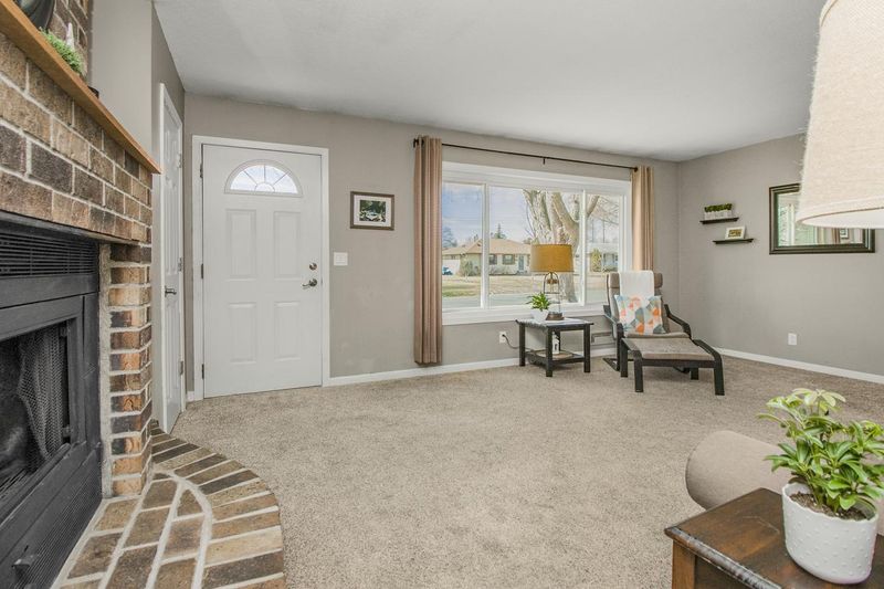 10025 Columbus Ave S, Bloomington, MN 55420