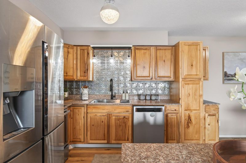 682 125th Ln NE, Blaine, MN 55434
