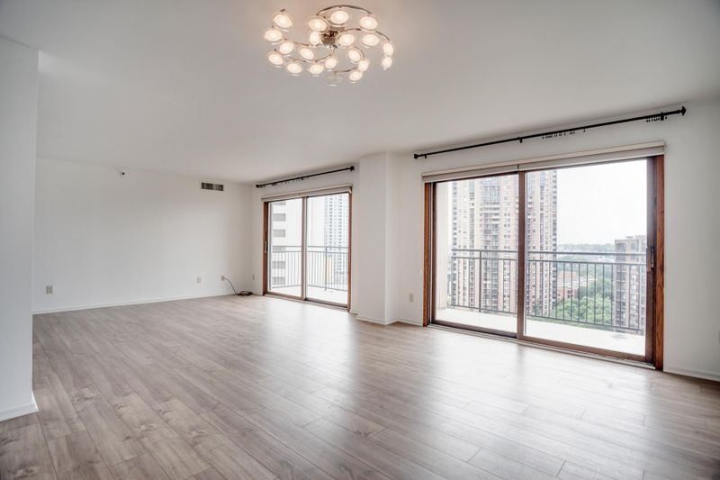 1225 Lasalle Ave #1704, Minneapolis, MN 55403