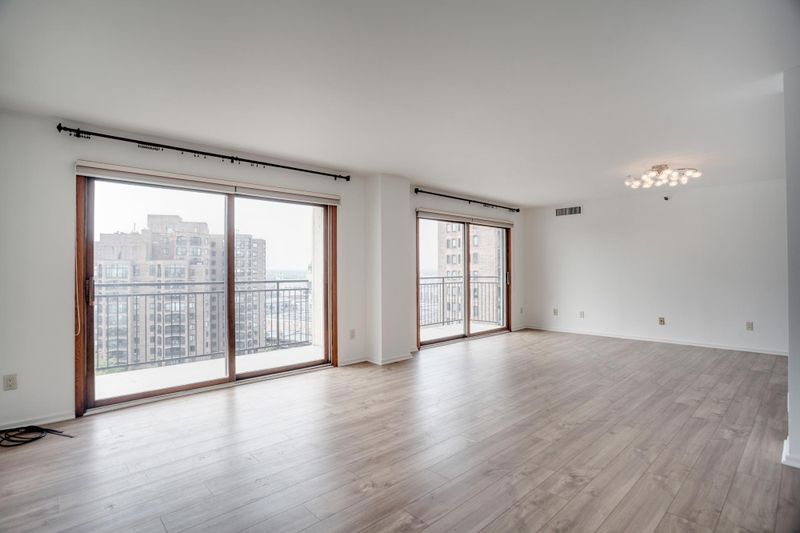 1225 Lasalle Ave #1704, Minneapolis, MN 55403