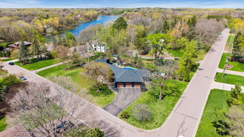 335 Queensland Ln N, Plymouth, MN 55447