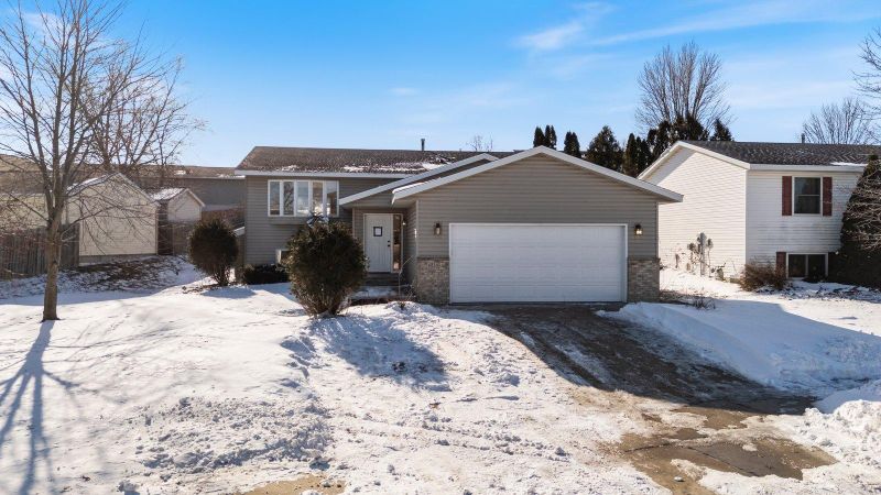 4834 10th St NW, Rochester, MN 55901
