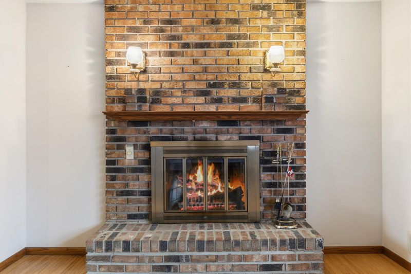 7676 Bacon Dr NE, Fridley, MN 55432
