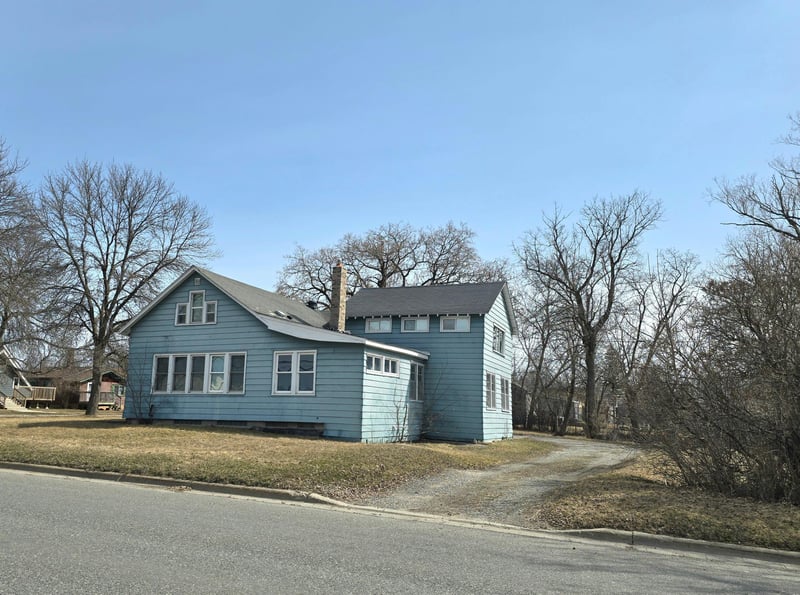 1127 7th St, International Falls, MN 56649
