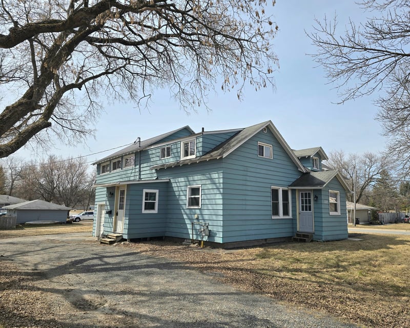 1127 7th St, International Falls, MN 56649