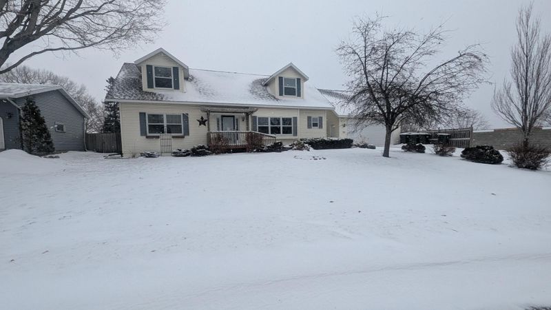 701 Aspen Dr, Saint Peter, MN 56082